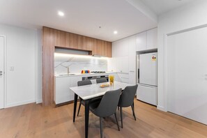 Dining - StayAU Spacious 2BR Stunning Sunset Views (Box Hill)