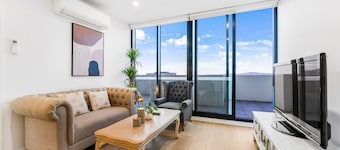 StayAU Spacious 2BR Stunning Sunset Views
