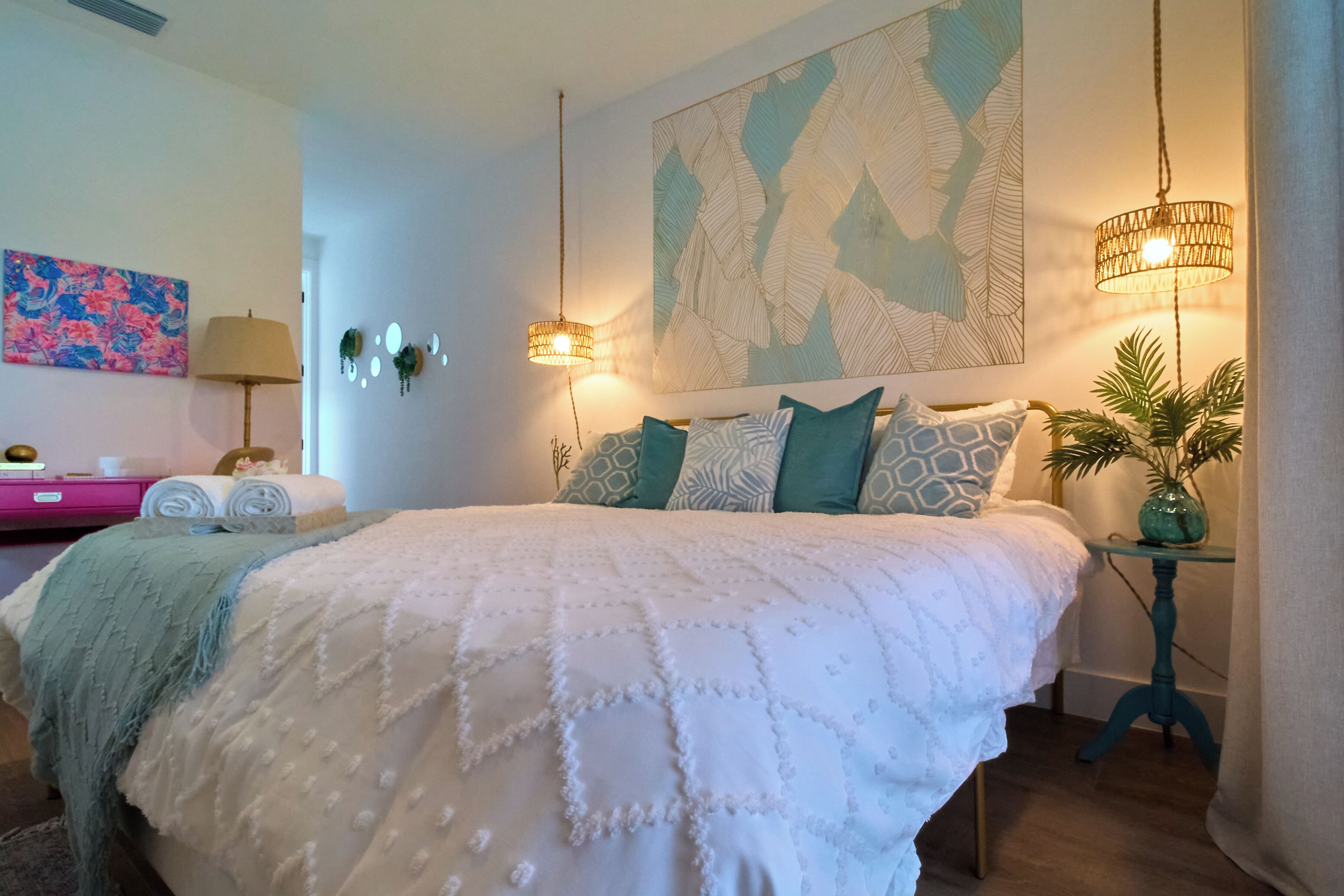 3 bedrooms, desk, iron/ironing board, travel crib