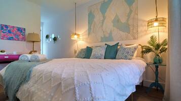 3 chambres, bureau, fer et planche Ă repasser, lit parapluie