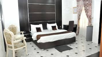 Family Room, Balcony, City View | Desk, laptop workspace, iron/ironing board, free WiFi