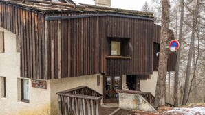A rustic building with a wooden facade, a sign reading "ROCHE BLANCHE", and a no parking sign.