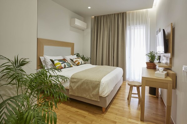 1 habitación, escritorio, tabla de planchar con plancha y wifi 