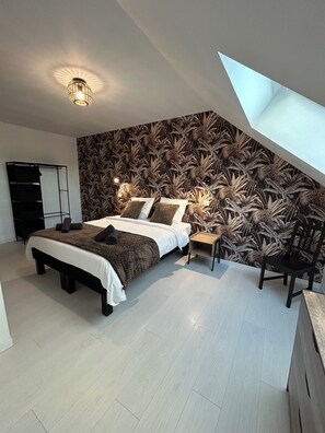 2 slaapkamers, een strijkplank/strijkijzer, reisbedje, wifi