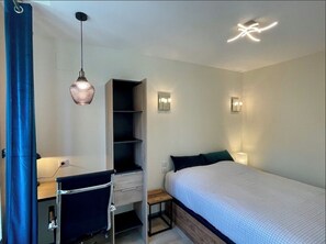 2 chambres, fer et planche à repasser, Wi-Fi, draps fournis