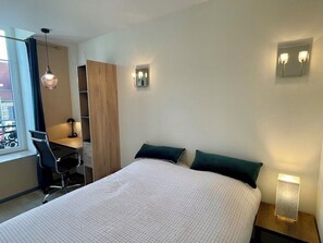 2 dormitorios, tabla de planchar con plancha, wifi y ropa de cama