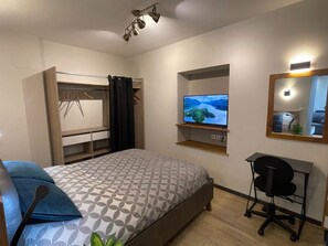 2 habitaciones, tabla de planchar con plancha, wifi y ropa de cama