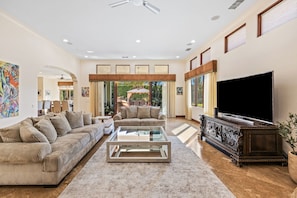 Smart TV, fireplace