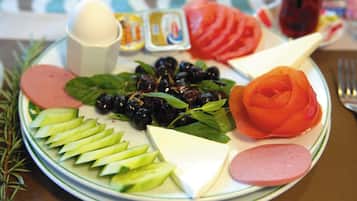 Free daily buffet breakfast
