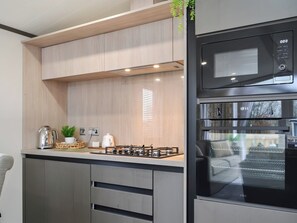 Dishwasher, cookware/dishes/utensils