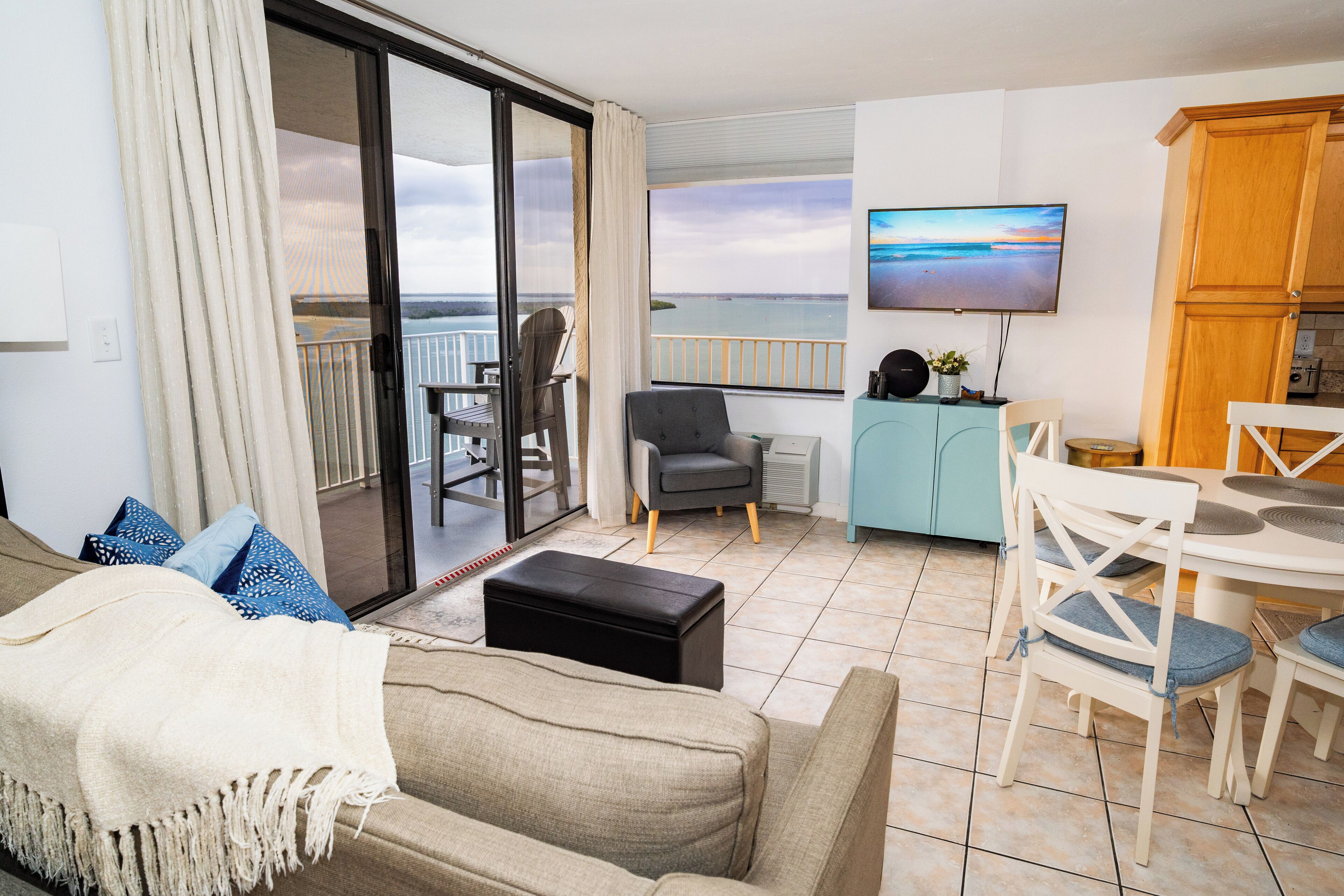 Fernseher, Tischtennisplatte