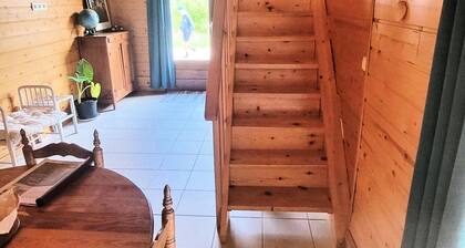 Loft en bois pour 3 personnes.