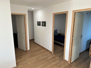 2 chambres, fer et planche à repasser, Wi-Fi, draps fournis