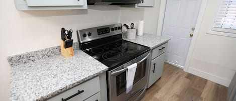 微波炉、烤箱、炉灶