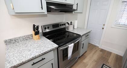 Hidden Garden Apartment