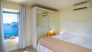 4 Schlafzimmer, Zimmersafe, Schreibtisch, BĂŒgeleisen/BĂŒgelbrett