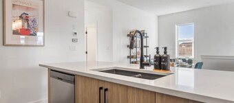 King Bed » Garage » AC » Full Kitchen » 65`