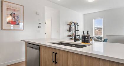 King Bed » Garage » AC » Full Kitchen » 65`