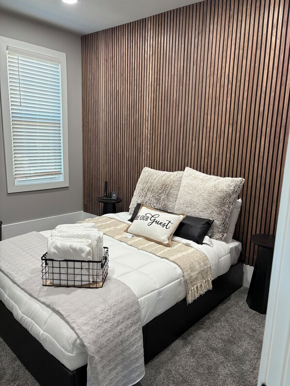 4 habitaciones, tabla de planchar con plancha, wifi y ropa de cama