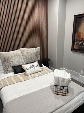 4 bedrooms, iron/ironing board, WiFi, bed sheets