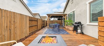 Charming 3-bedroom house with Hot Tub at the Sanctuary in West Roseville