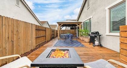 Charming 3-bedroom house with Hot Tub at the Sanctuary in West Roseville