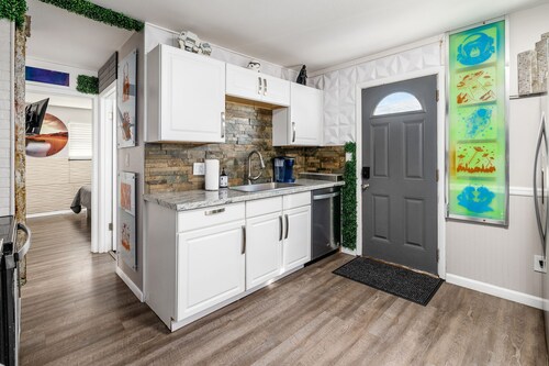 Space Camp - 4 Bedroom Ranch with Barcade, Playground and Gameroom