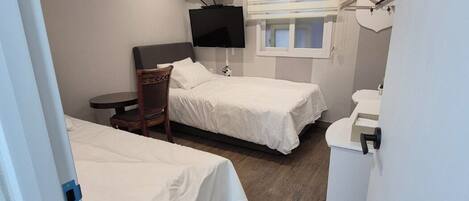 Habitación Deluxe con 2 camas individuales, varias camas | Wifi gratis y ropa de cama