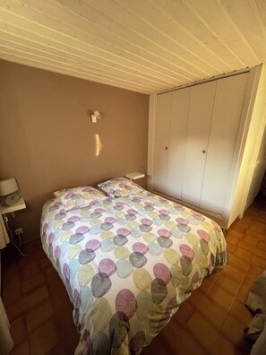 2 Schlafzimmer, Bügeleisen/Bügelbrett, Bettwäsche