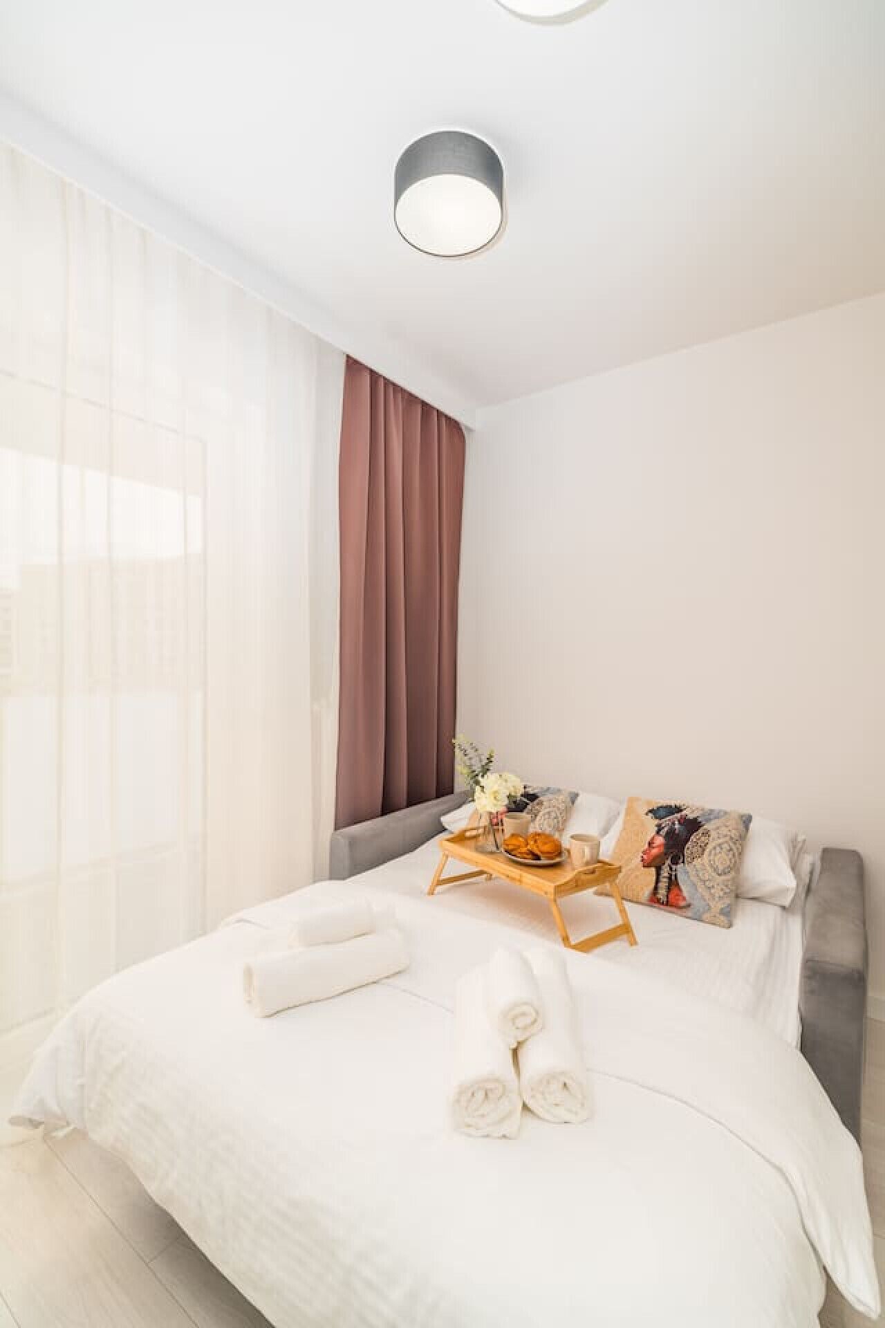 Iron/ironing board, free WiFi, bed sheets