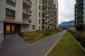 Exterior - Warsaw Domaniewska Apartment - Balcony, A/C - by Rentujemy (Warszawa)
