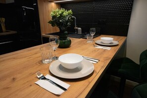 Dining - Warsaw Domaniewska Apartment - Balcony, A/C - by Rentujemy (Warszawa)