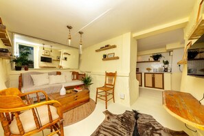 28-inch Smart TV with digital channels - Amina Boutique Hotel (Cape Town)