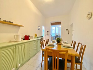 Apartment, Gartenblick | Wohnbereich | Fernseher