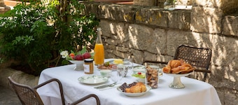 PRIEURÉ SAINT NICOLAS - LES MAISONS
