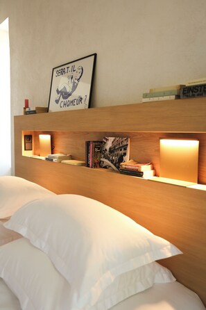 Family Room | Egyptian cotton sheets, premium bedding, Select Comfort beds - PRIEURÉ SAINT NICOLAS - LES MAISONS (Sainte-Anastasie)
