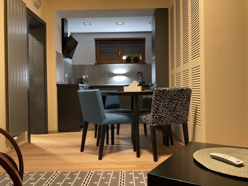 Moderní a útulný apartmán, kompletně vybavený, u lesa, pro 2 osoby s parkováním