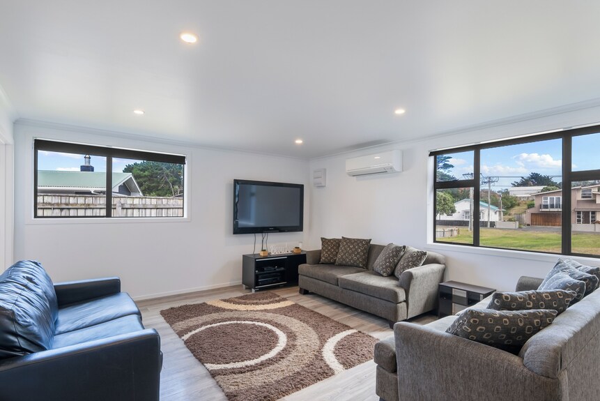 Coastal Comfort - Foxton Beach Holiday Home - Foxton