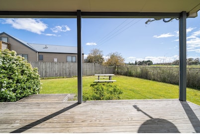 Cosy Lakeside - Manapouri Holiday Home