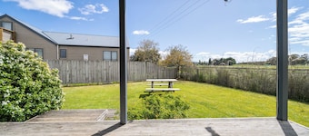 Cosy Lakeside - Manapouri Holiday Home