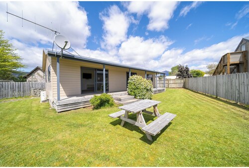 Cosy Lakeside - Manapouri Holiday Home