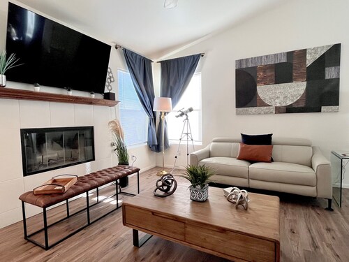 Charming 3-bedroom house with Hot tub, AC and WiFi in awesome Joshua Tree!
