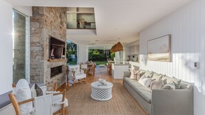 Smart TV, fireplace - Coen by the Sea - Beachfront home (Casuarina)