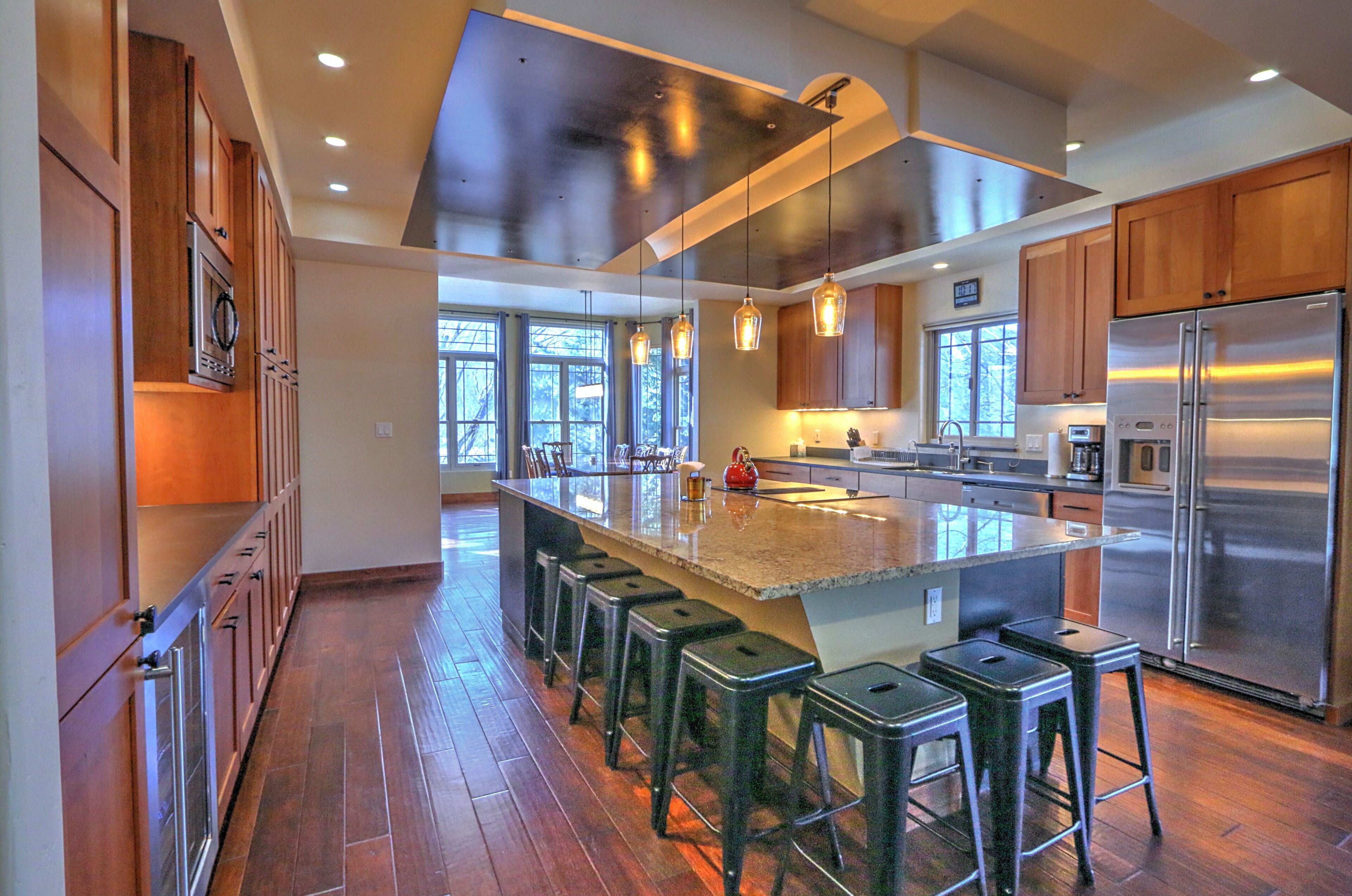 Køleskab, mikrobølgeovn, ovn, kogeplade