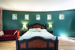 5 slaapkamers, een strijkplank/strijkijzer, wifi, beddengoed