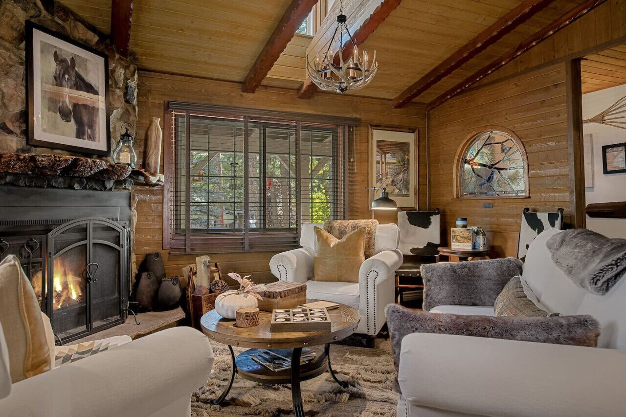 Smart TV, fireplace, ping pong