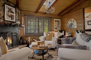 Smart-TV, Kamin, Tischtennisplatte