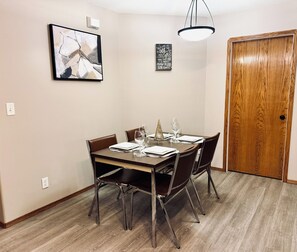 Dining - Cozy 2bed Guest suite with separate entry (Red Deer)