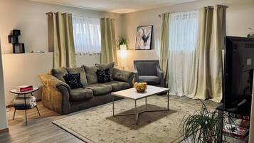 Een televisie en boeken