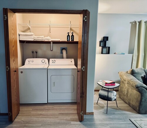 Cozy 2bed Guest suite with separate entry